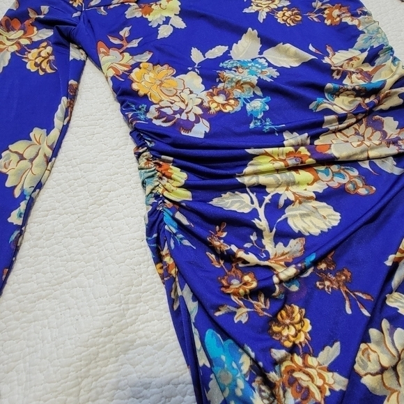 Guess Floral Twisted Keyhole Bodycon Dress - Picture 6 of 10